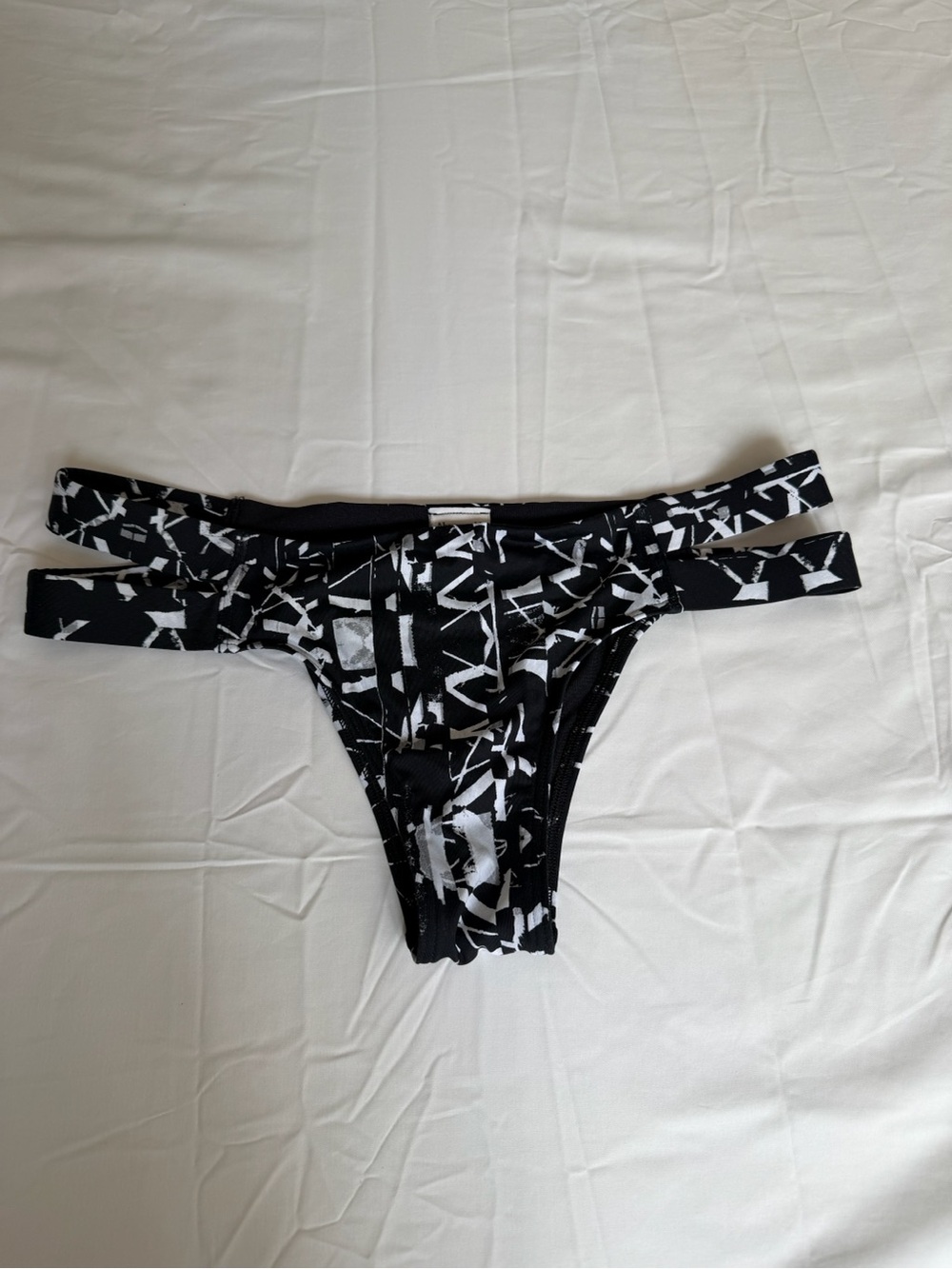 Abercrombie & Fitch Black and White Graphic Swim Bottoms